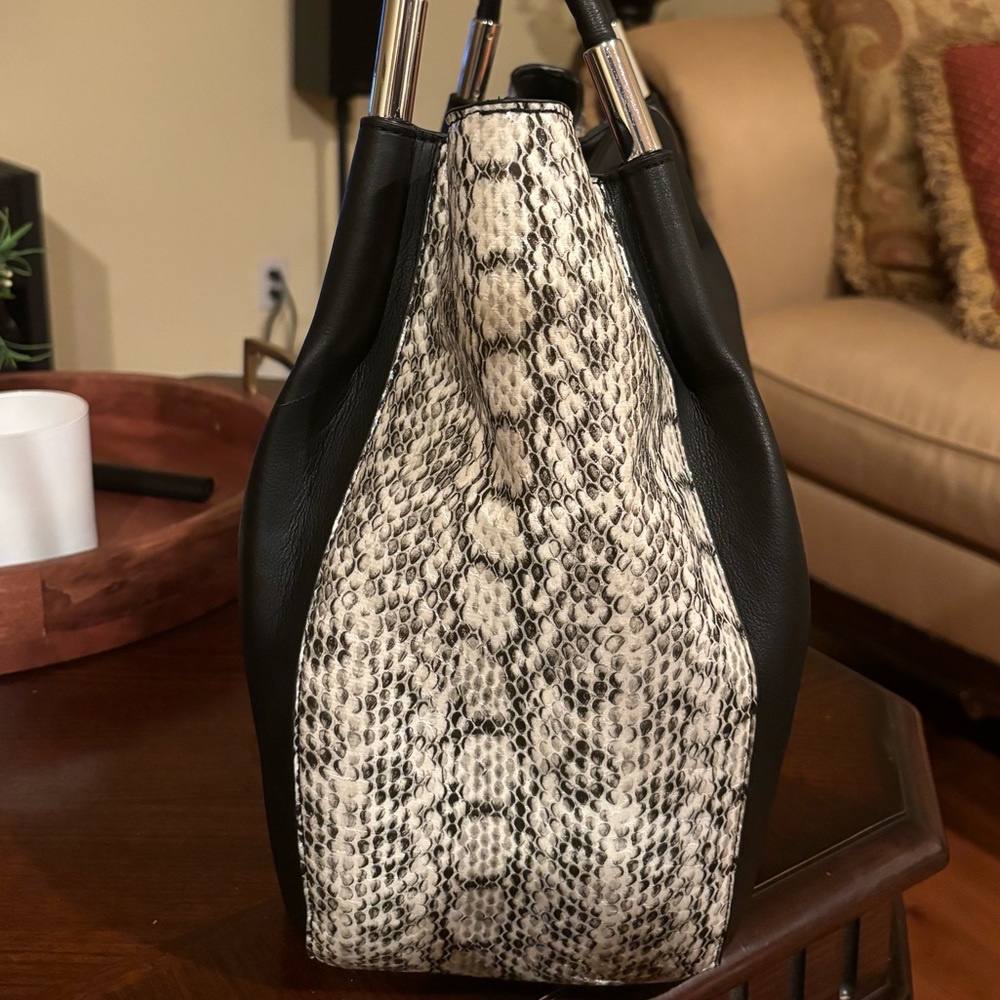 Black Rounded Tote - Picture 2 of 4